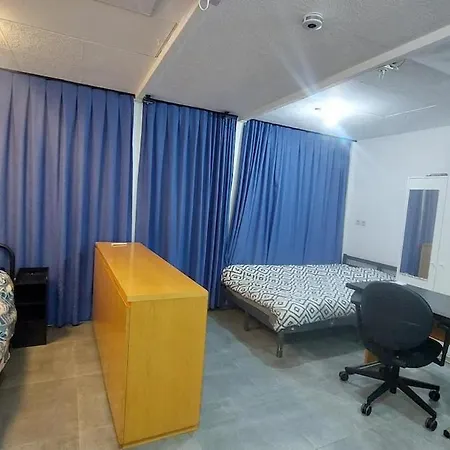 Daire Cozy With 2 Beds And Kitchen